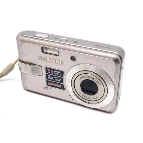 Samsung L700 – aparat kompaktowy, srebrny, w dobrym stanie