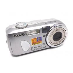 Aparat Sony CYBER-SHOT DSC-P93 w eleganckim srebrnym kolorze
