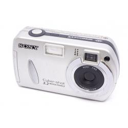 Aparat Sony CYBER-SHOT DSC-P32 w eleganckim srebrnym kolorze