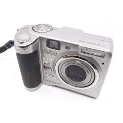 Aparat Nikon P50 – kompakt 10 MP - Super stan, srebrny