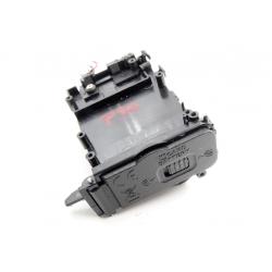 Komora i klapka baterii Nikon P90