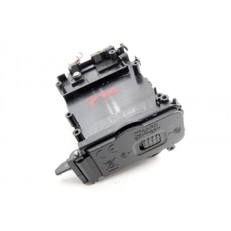 Komora i klapka baterii Nikon P90