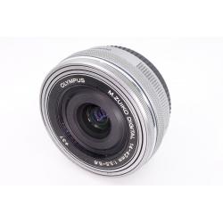 Obiektyw Olympus M.Zuiko Digital 14–42mm f/3.5–5.6 EZ „Pancake” – srebrny